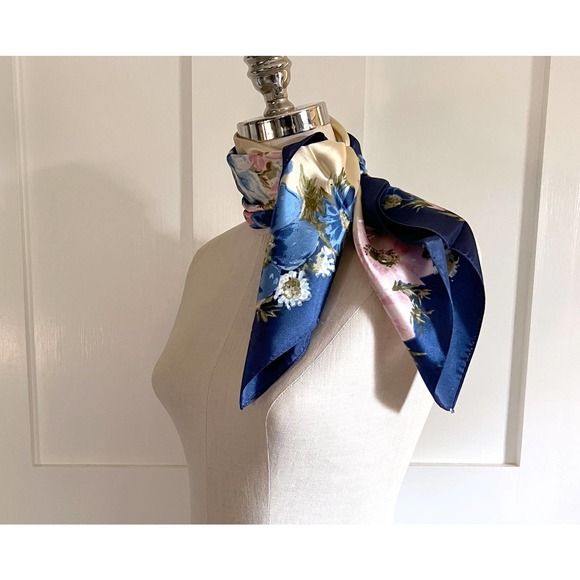 Vintage Floral Floral Scarf with Gold Background - Picture 5 of 10